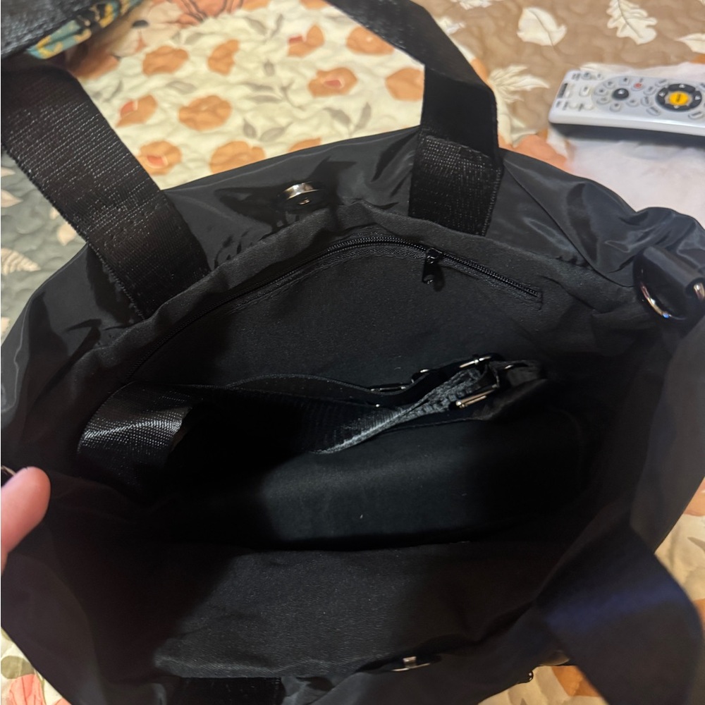 Stylish And Functional Ultra Light Crossbody Bag - image 6